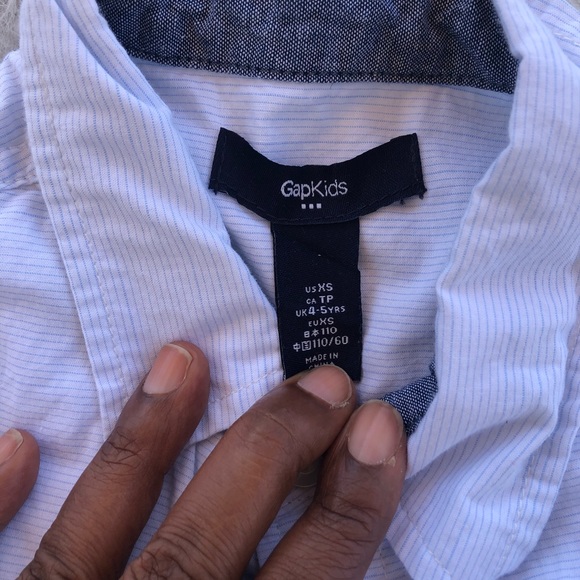 {preloved} White&Blue GAP  Pinstriped Button Down - Picture 2 of 4